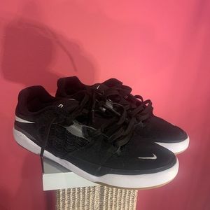 Nike sb ishod wair skate shoes size 9